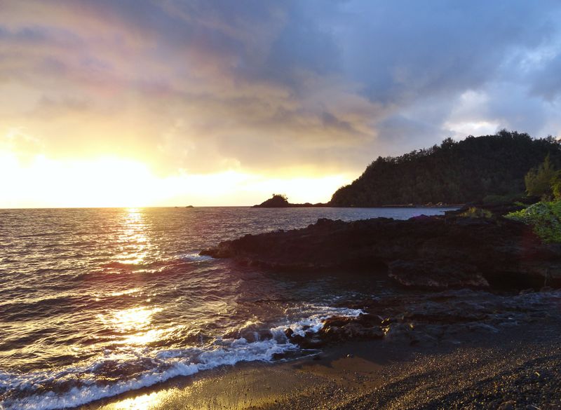 File:Rod Borkenhagen Black Sand Beach.JPG
